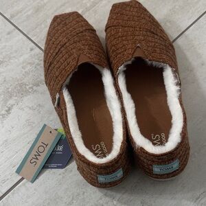 Toms Warm Brown Knit Slip-On ..ladies 9.5M
NWT..ribbed ..textured